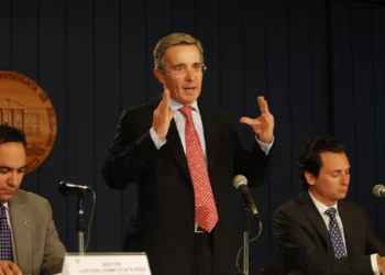 Alvaro Uribe condenado en primera instancia en juicio por soborno y fraude procesal