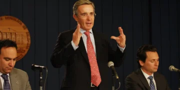 Alvaro Uribe condenado en primera instancia en juicio por soborno y fraude procesal
