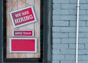 a sign that says we are hiring and apply today