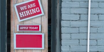 a sign that says we are hiring and apply today