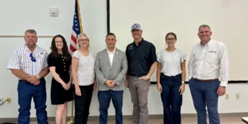 Congresista Darren Soto exige acción federal ante suspensión de beneficios SNAP